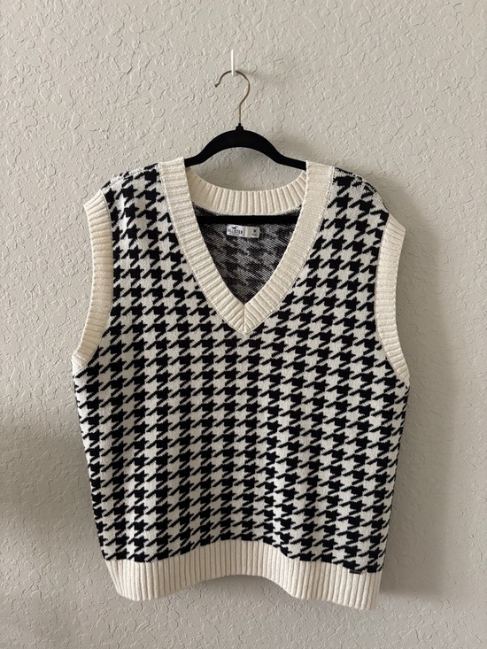 Hollister Sweaters - Hollister Black & Cream Houndstooth V-Neck Sweater Vest